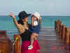 mommy, isabella and ocean1.jpg (133534 bytes)